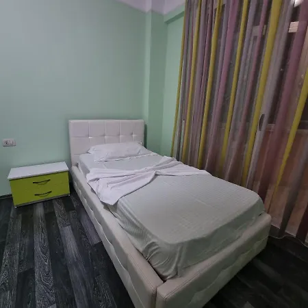 Moonshine ティラナ