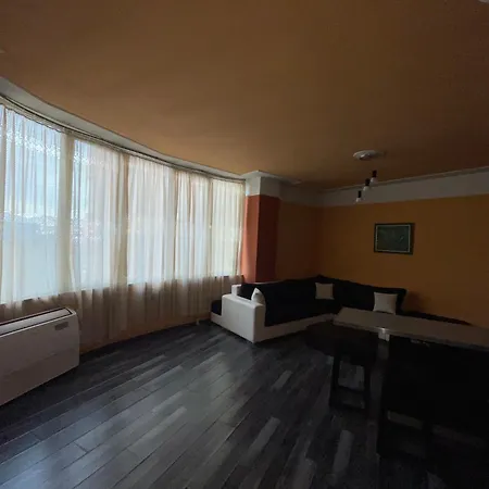 Moonshine דירה טיראנה