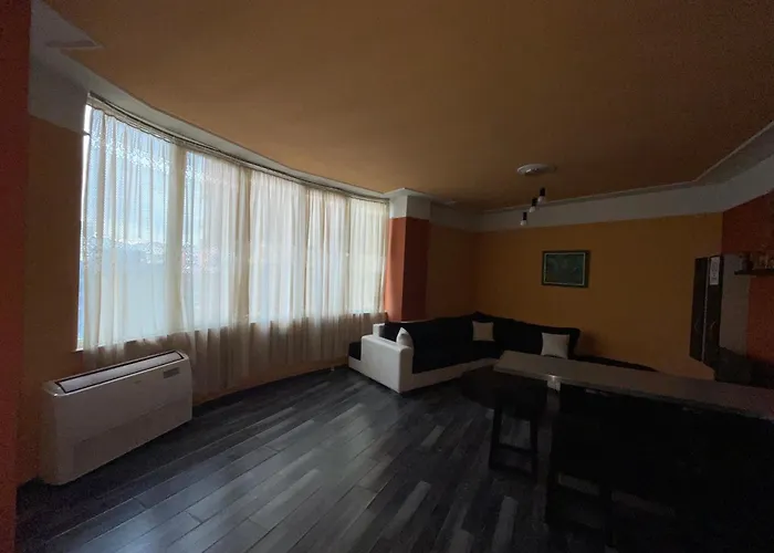 Moonshine アパート ティラナ